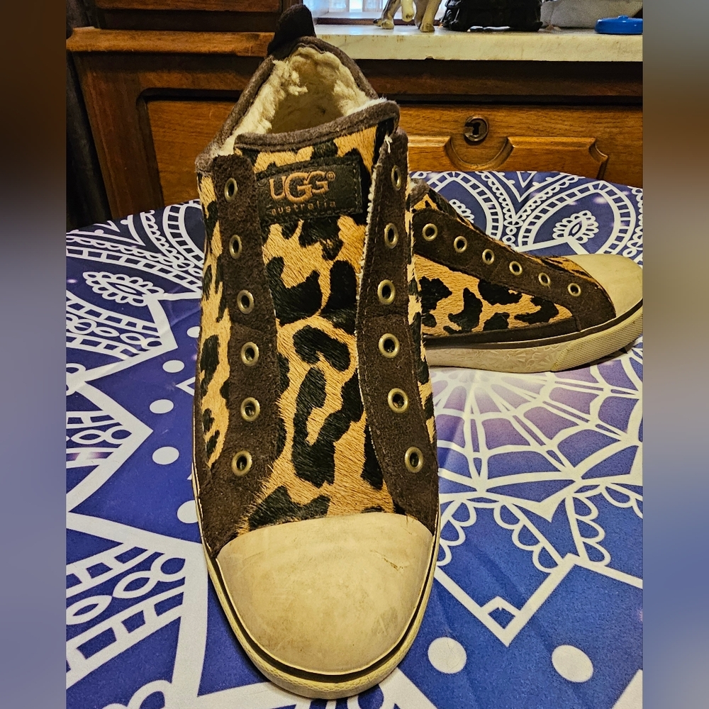 UGG Sneakers Laela Hair WOMEN US 8 Leopard Print Low Top No Lace VGC